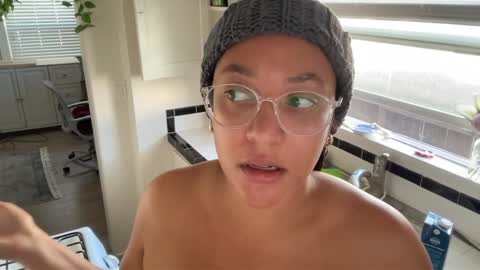 RIRI OR DREAMY online show from 11, 1, 2025