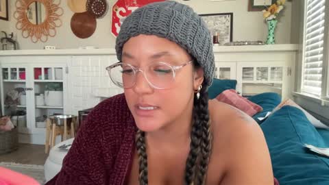 RIRI OR DREAMY online show from 11, 1, 2025