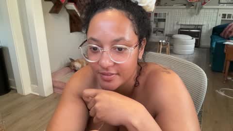 RIRI OR DREAMY online show from 1, 2, 2025