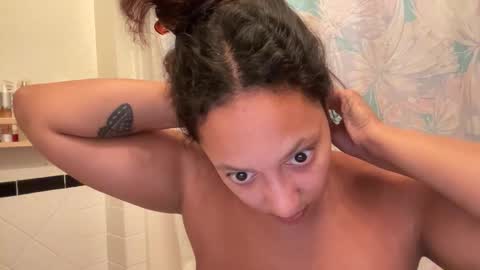 RIRI OR DREAMY online show from 22, 10, 2025