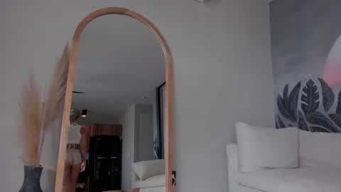 Lilah  online show from 28, 2, 2025