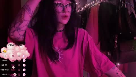 Snapshot of drillhouse_ chatting on 16, 12, 2025 Tara Sonny online show from 16, 12, 2025