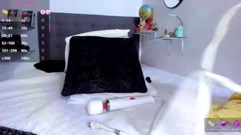 Dulce Maria online show from 18, 10, 2025