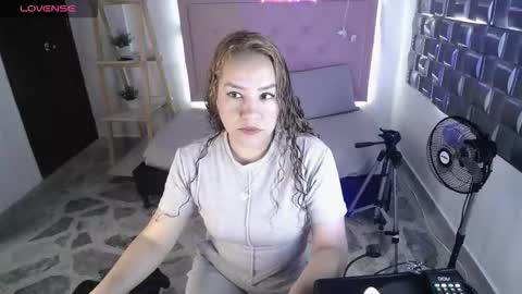 dulce__lovee online show from 22, 12, 2025