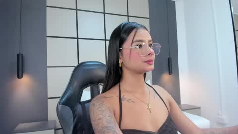 Snapshot of dulce_glow_ chatting on 1, 6, 2026 D U L C E online show from 1, 6, 2026