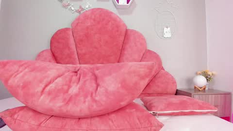DULCE AURORA online show from 14, 1, 2025