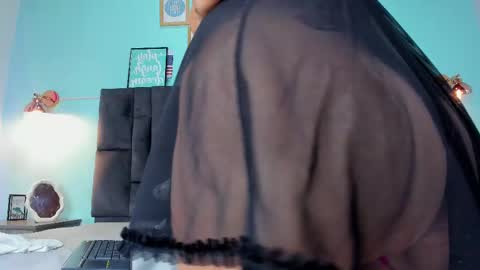 DULCE AURORA online show from 18, 2, 2025