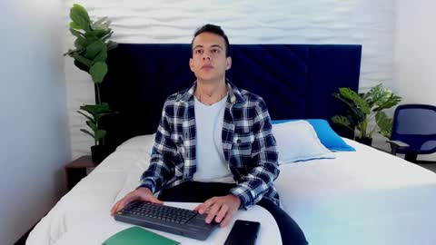 Dustin Sonne online show from 28, 1, 2025