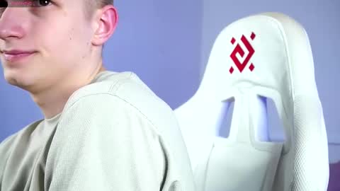 Dustyn online show from 4, 3, 2025