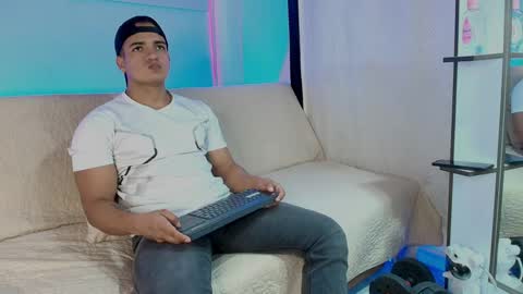 dwayne_esteven10 online show from 1, 6, 2026