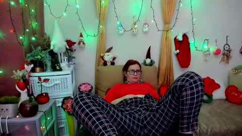 Snapshot of dyannelovee chatting on 5, 1, 2025 Dyanne online show from 5, 1, 2025