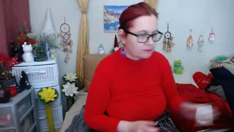 Snapshot of dyannelovee chatting on 1, 2, 2025 Dyanne online show from 1, 2, 2025