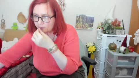 Snapshot of dyannelovee chatting on 2, 3, 2025 Dyanne online show from 2, 3, 2025