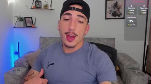 Snapshot of dylan_spencer chatting on 26, 10, 2025 Bryan model independient online show from 26, 10, 2025