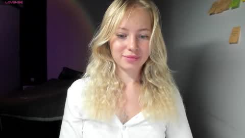 Snapshot of e___lisa chatting on 11, 12, 2024 fansly - yourbestbaby online show from 11, 12, 2024