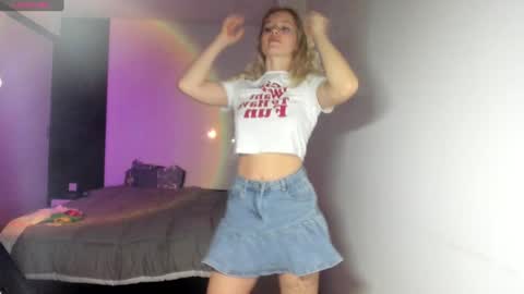 Snapshot of e___lisa chatting on 17, 12, 2024 fansly - yourbestbaby online show from 17, 12, 2024