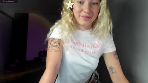 Snapshot of e___lisa chatting on 22, 12, 2024 fansly - yourbestbaby online show from 22, 12, 2024