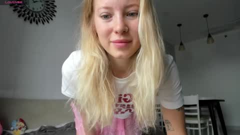 Snapshot of e___lisa chatting on 23, 12, 2024 fansly - yourbestbaby online show from 23, 12, 2024