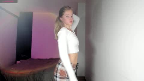 Snapshot of e___lisa chatting on 26, 12, 2024 fansly - yourbestbaby online show from 26, 12, 2024