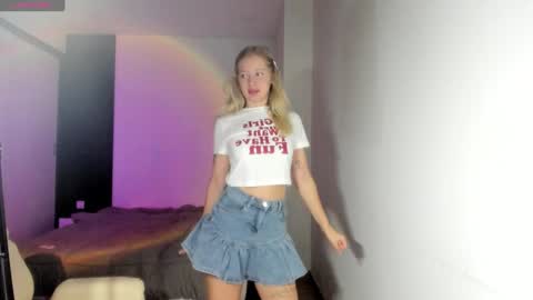 Snapshot of e___lisa chatting on 27, 12, 2024 fansly - yourbestbaby online show from 27, 12, 2024