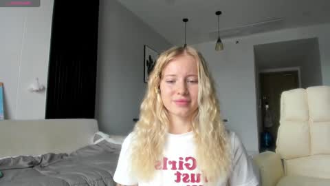 Snapshot of e___lisa chatting on 3, 1, 2025 fansly - yourbestbaby online show from 3, 1, 2025