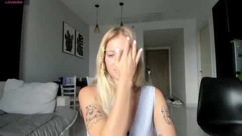 Snapshot of e___lisa chatting on 7, 1, 2025 fansly - yourbestbaby online show from 7, 1, 2025