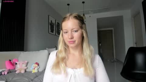 Snapshot of e___lisa chatting on 15, 1, 2025 fansly - yourbestbaby online show from 15, 1, 2025