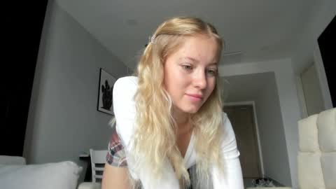 Snapshot of e___lisa chatting on 26, 1, 2025 fansly - yourbestbaby online show from 26, 1, 2025