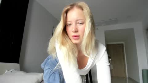 Snapshot of e___lisa chatting on 8, 2, 2025 fansly - yourbestbaby online show from 8, 2, 2025