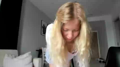 Snapshot of e___lisa chatting on 14, 2, 2025 fansly - yourbestbaby online show from 14, 2, 2025