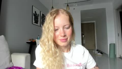 Snapshot of e___lisa chatting on 15, 2, 2025 fansly - yourbestbaby online show from 15, 2, 2025