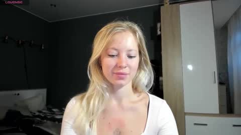 Snapshot of e___lisa chatting on 6, 3, 2025 fansly - yourbestbaby online show from 6, 3, 2025