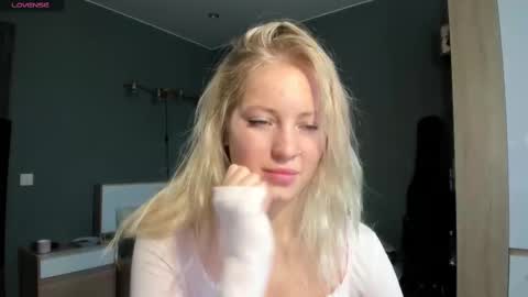 Snapshot of e___lisa chatting on 8, 3, 2025 fansly - yourbestbaby online show from 8, 3, 2025