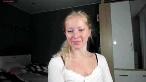 Snapshot of e___lisa chatting on 9, 3, 2025 fansly - yourbestbaby online show from 9, 3, 2025