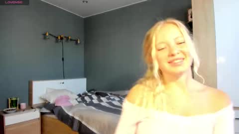 Snapshot of e___lisa chatting on 9, 3, 2025 fansly - yourbestbaby online show from 9, 3, 2025