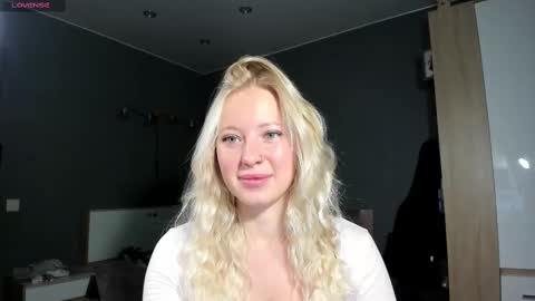 Snapshot of e___lisa chatting on 10, 3, 2025 fansly - yourbestbaby online show from 10, 3, 2025