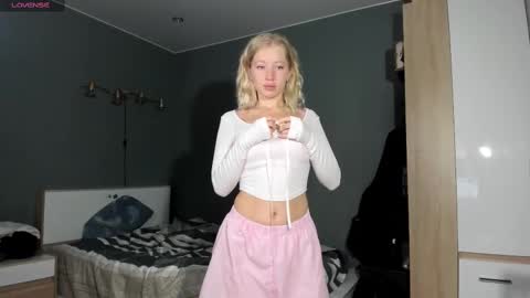 Snapshot of e___lisa chatting on 12, 3, 2025 fansly - yourbestbaby online show from 12, 3, 2025