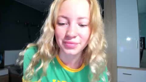 Snapshot of e___lisa chatting on 9, 9, 2025 fansly - yourbestbaby online show from 9, 9, 2025