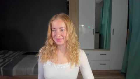 Snapshot of e___lisa chatting on 3, 10, 2025 fansly - yourbestbaby online show from 3, 10, 2025