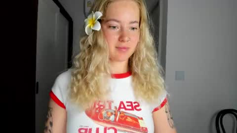 Snapshot of e___lisa chatting on 4, 7, 2026 fansly - yourbestbaby online show from 4, 7, 2026