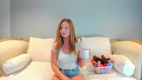 Snapshot of eatmygingersnapps chatting on 16, 9, 2025 Allison online show from 16, 9, 2025