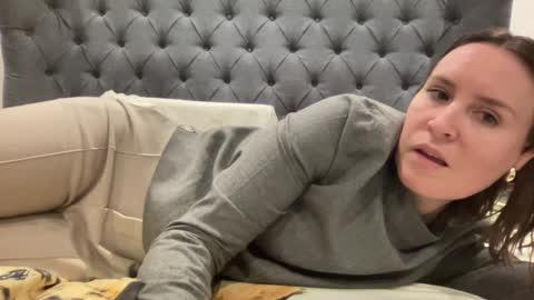 Nadia Ferreira  online show from 11, 12, 2024