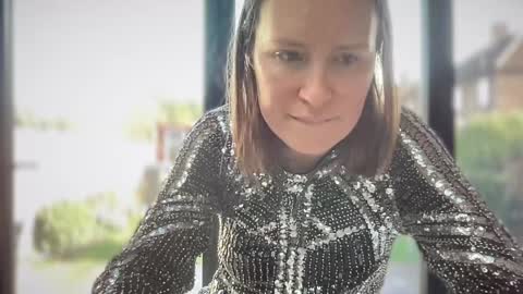 Nadia Ferreira  online show from 5, 2, 2025