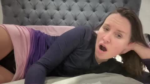 Nadia Ferreira  online show from 10, 2, 2025