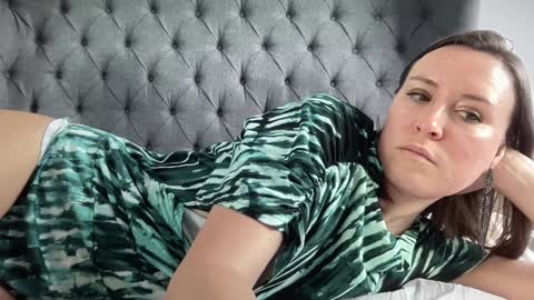 Nadia Ferreira  online show from 5, 3, 2025