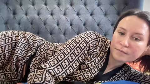 Nadia Ferreira  online show from 11, 11, 2025