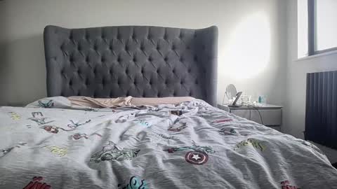 Nadia Ferreira  online show from 28, 11, 2025