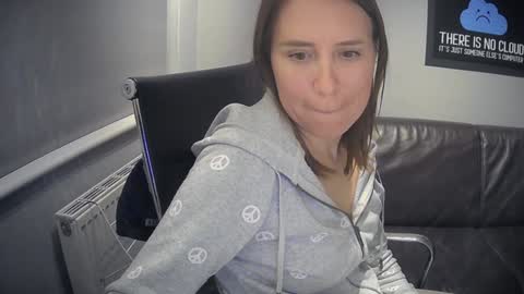 Nadia Ferreira  online show from 2, 3, 2026