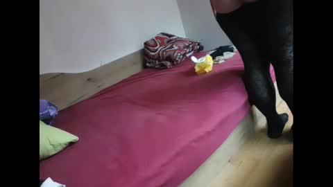 shy yoong cross online show from 5, 2, 2025