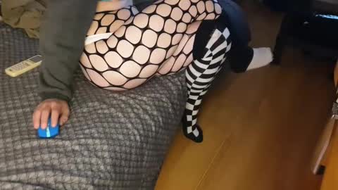 shy yoong cross online show from 27, 10, 2025